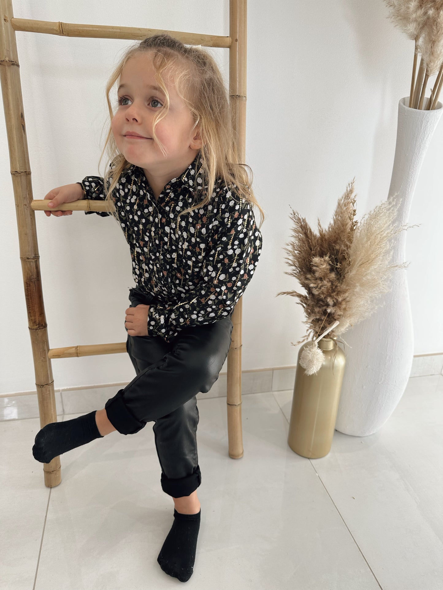 CHEMISE NOIRE FLEURIE