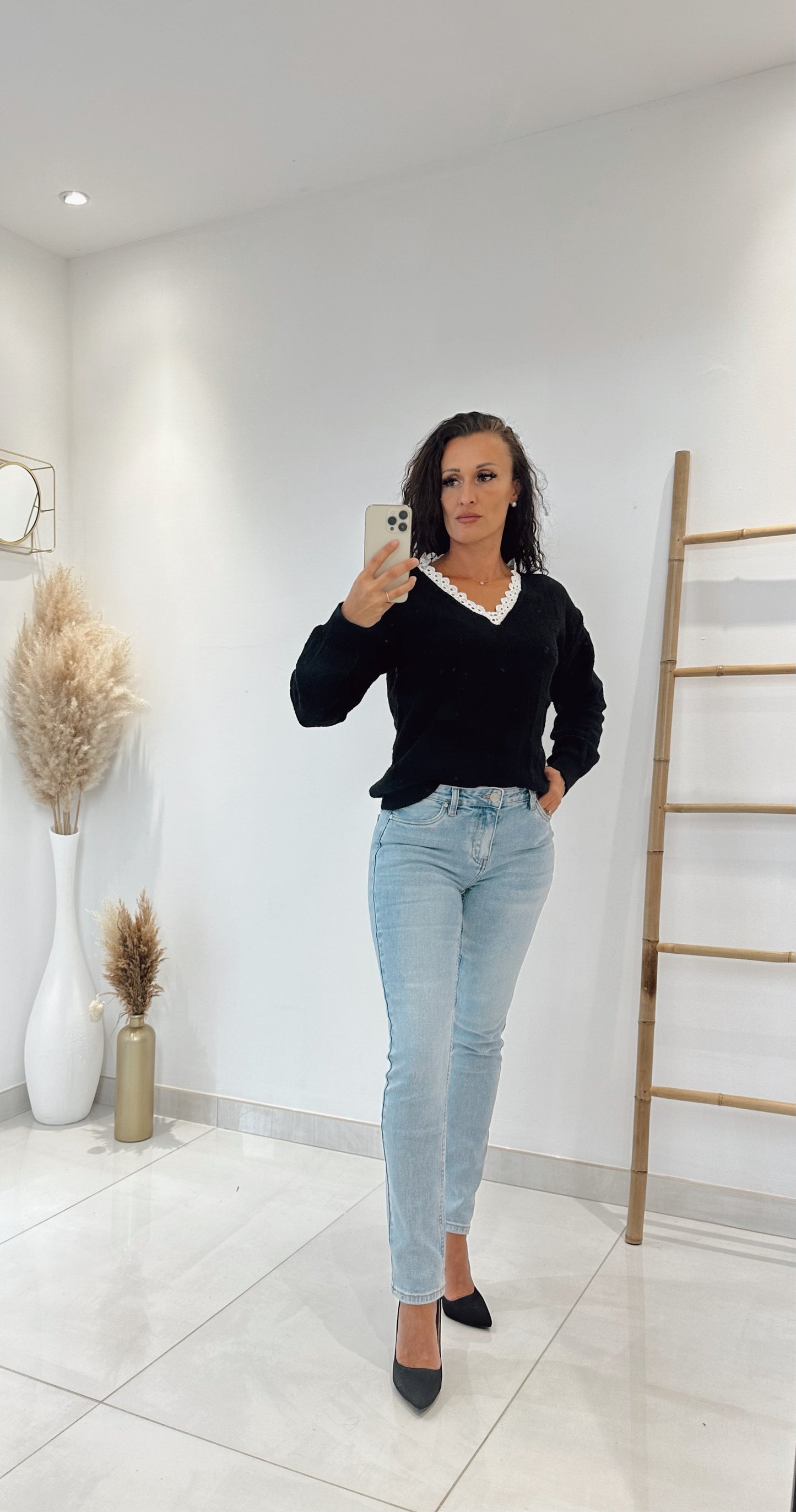 PULL NOIR BRODERIE